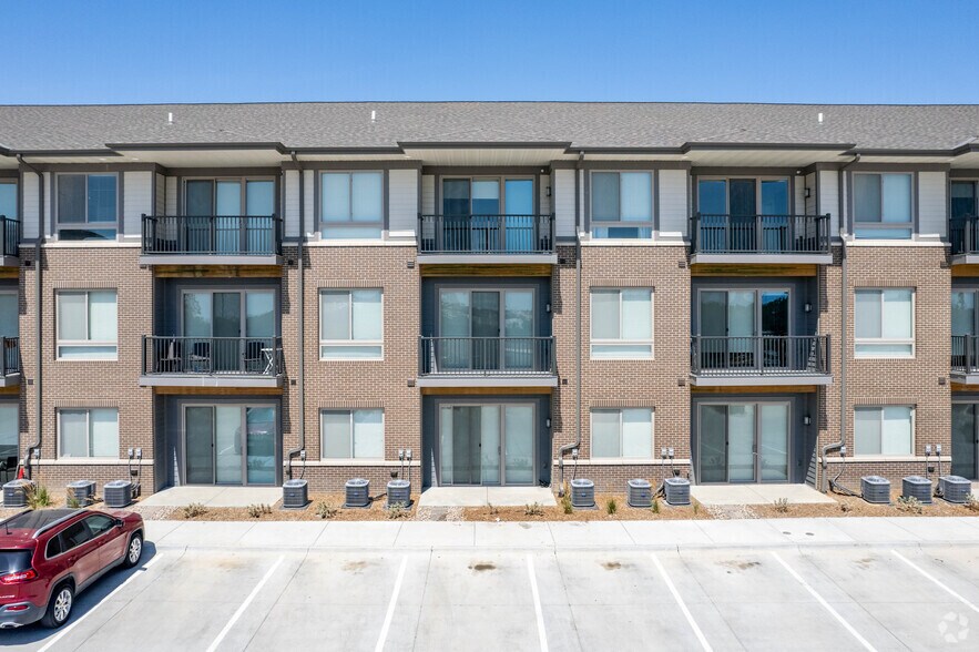 More Photos Of 7565 S 146th St, Omaha Apartments For Lease