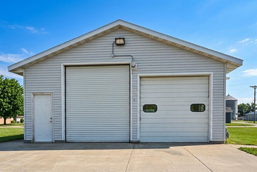 More Photos Of 316 S Highway Ave, Blooming Prairie Light Manufacturing For Sale