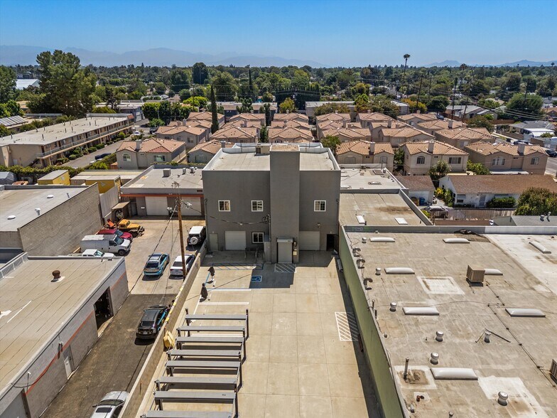 Primary Photo Of 7018 1/2 Darby Ave, Reseda Industrial For Lease