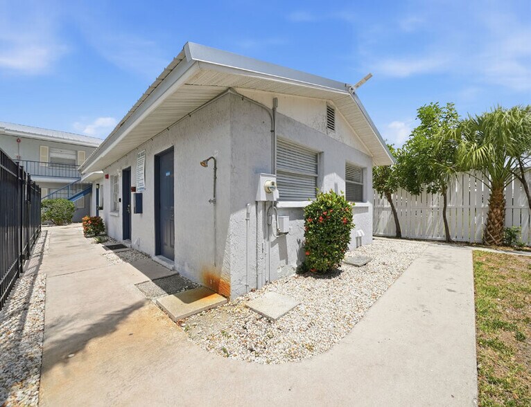 More Photos Of , Palmetto Multifamily For Sale