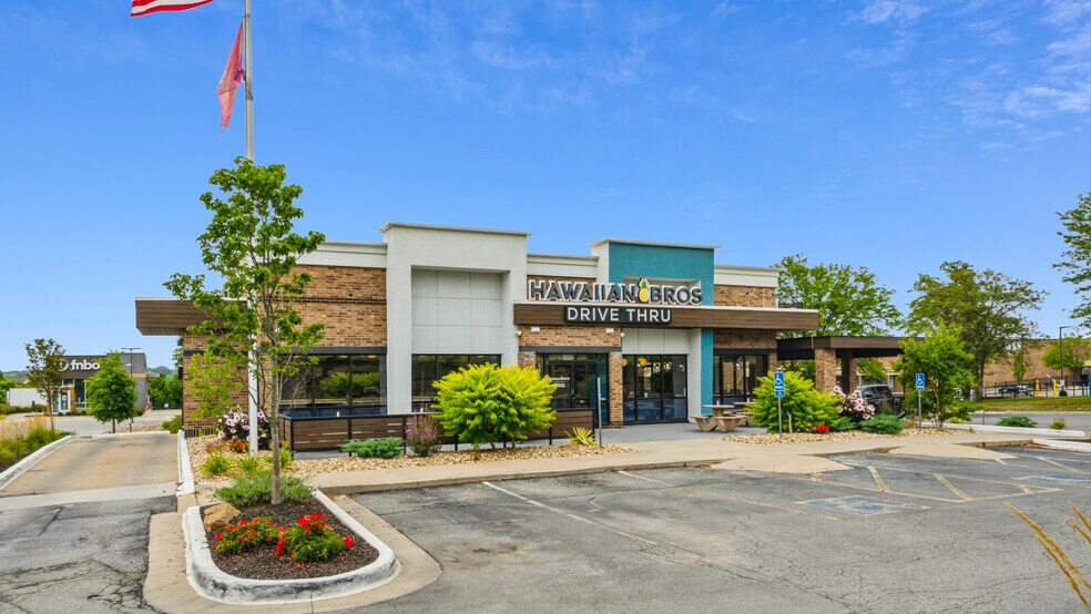 More Photos Of 12120 College Blvd, Overland Park General Retail For Sale