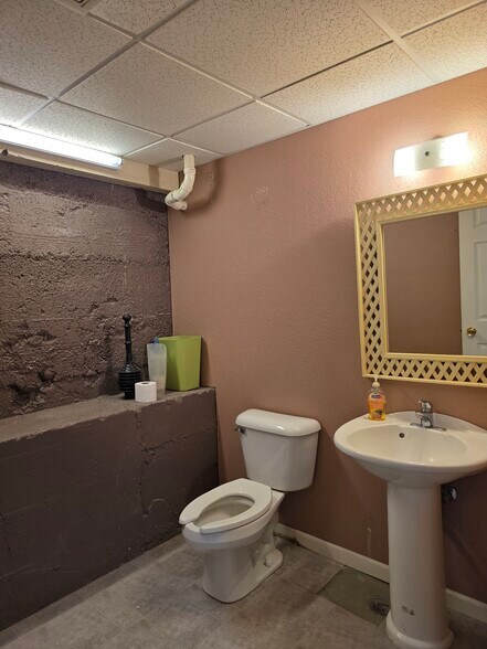 More Photos Of 205 Main St S, Minot Storefront Retail Office For Lease
