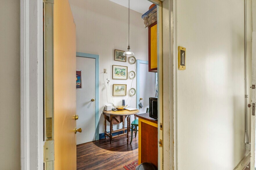 More Photos Of 936 Water St, Port Townsend Storefront Retail Residential For Sale