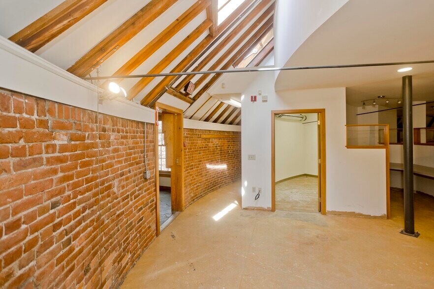 More Photos Of 244 Main St, Northampton Office Residential For Sale