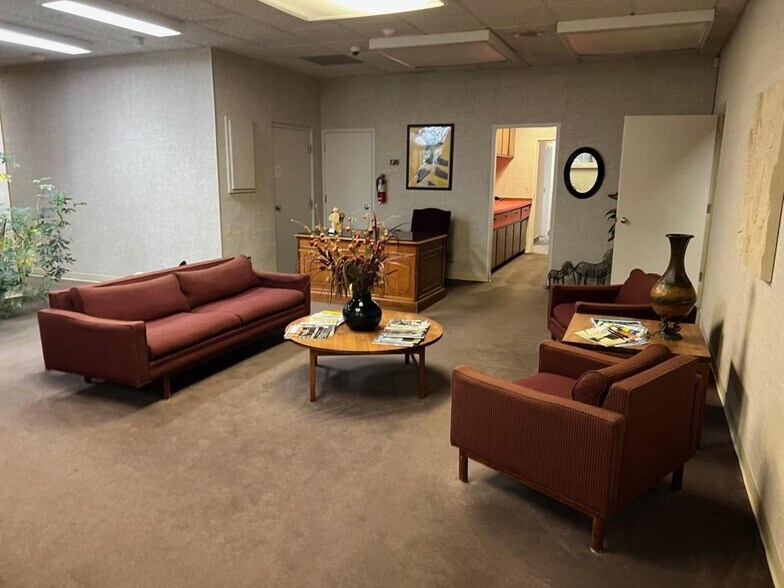 More Photos Of 2600 Wayzata Blvd, Minneapolis Office For Sale