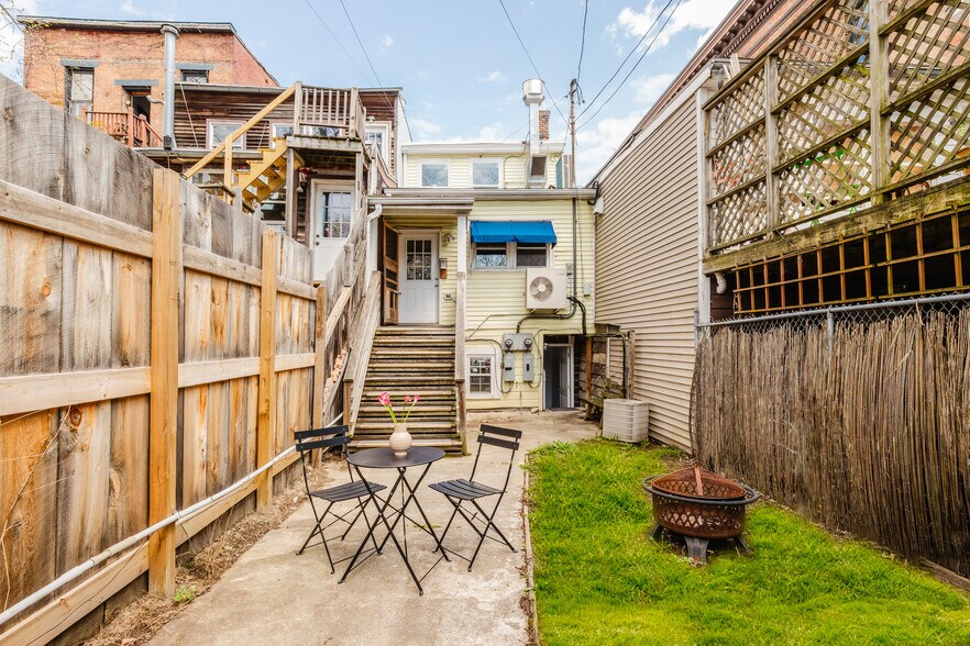 More Photos Of 323 Warren St, Hudson Storefront Retail Residential For Sale