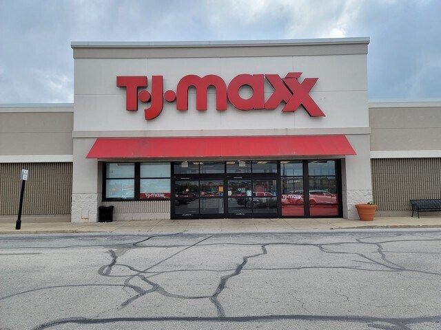 More Photos Of 1107-1125 S Main St, Bowling Green Unknown For Lease