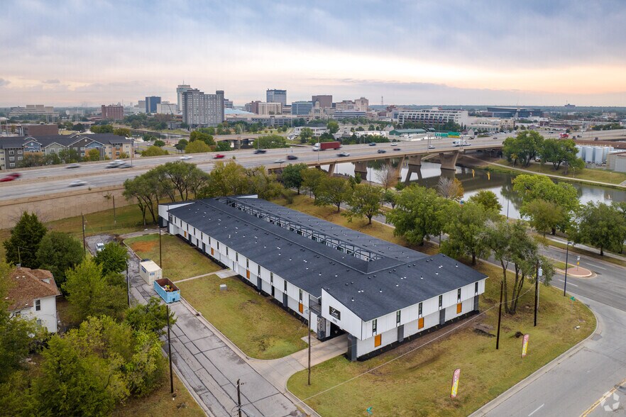 Primary Photo Of 425 W Taft St, Wichita Apartments For Sale