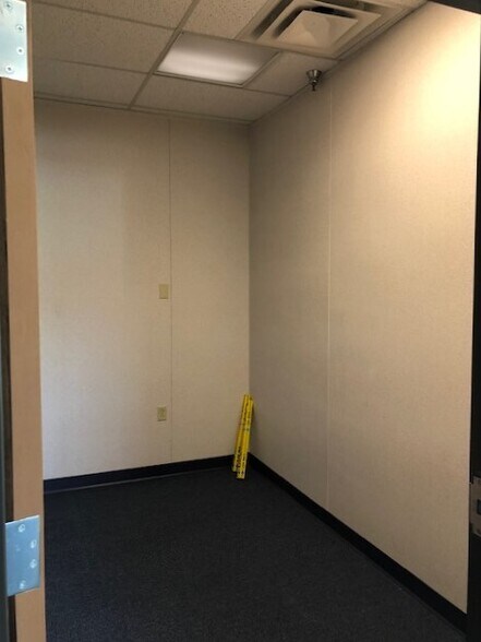 More Photos Of 1036-1062 Corporate Ln, Export Storefront Retail Office For Lease