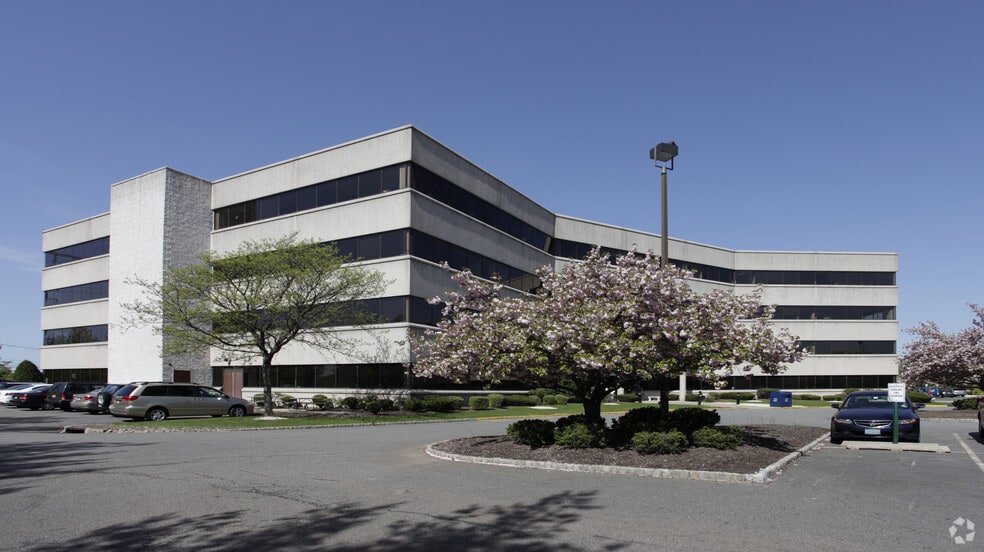 More Photos Of 100 Metroplex Dr, Edison Office For Lease