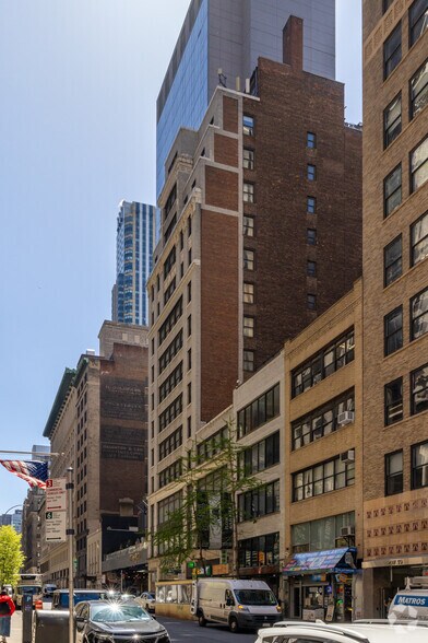 More Photos Of 32 W 39th St, New York Loft Creative Space For Lease