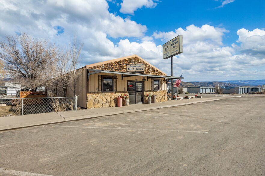 More Photos Of 320 Minter Ave, De Beque Convenience Store For Sale