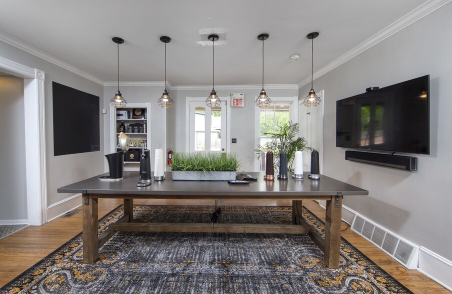 More Photos Of 30 W Bridge St, New Hope Freestanding For Lease