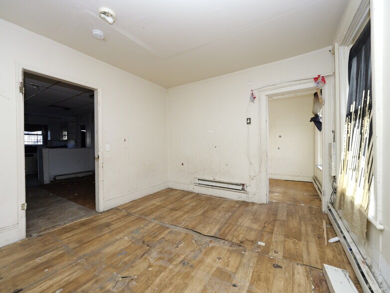 More Photos Of 170 Chambers St, Newburgh Apartments For Sale