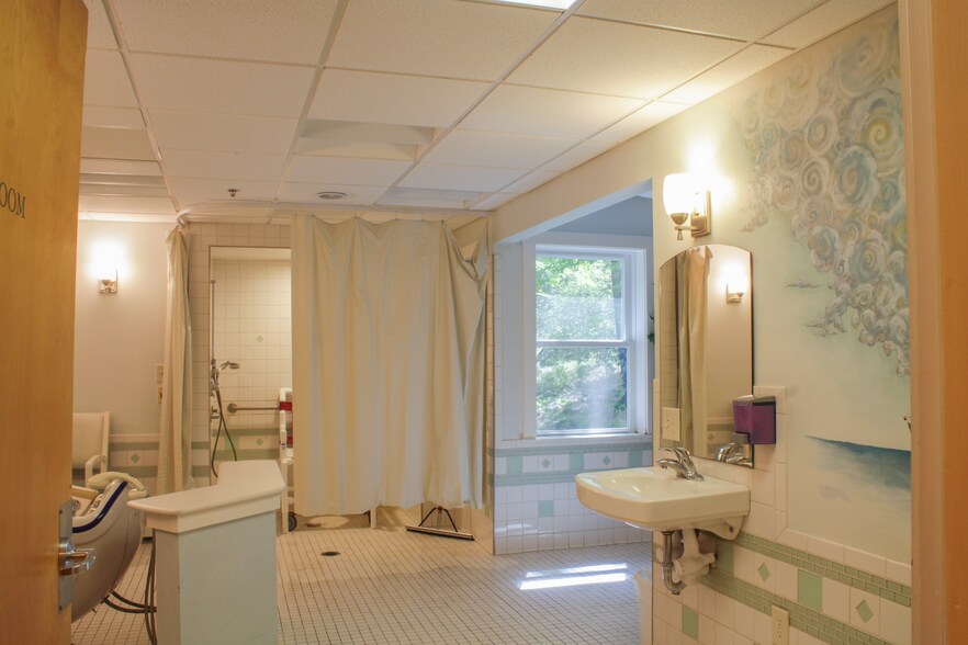 More Photos Of 166 Whiskeag Rd, Bath Specialty For Sale