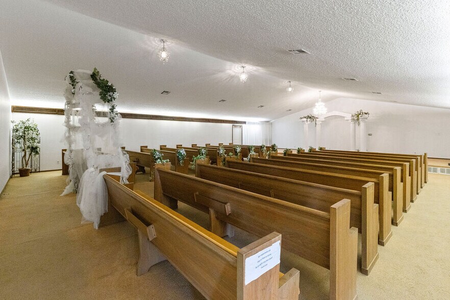 More Photos Of 58225 US-60, Fairland General Retail For Sale