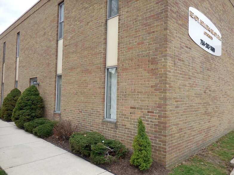 More Photos Of 204 S Macomb St, Monroe Office For Sale