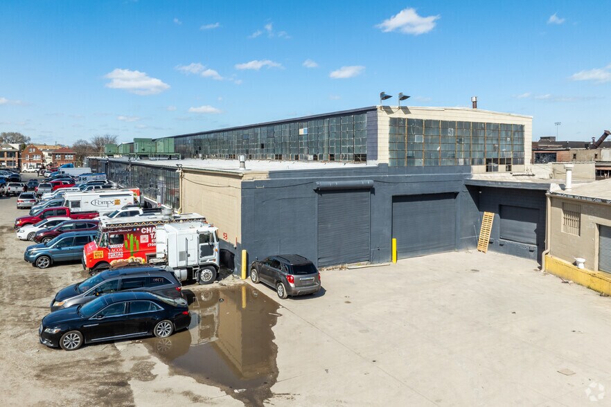 More Photos Of 2959 W 47th St, Chicago Warehouse For Lease