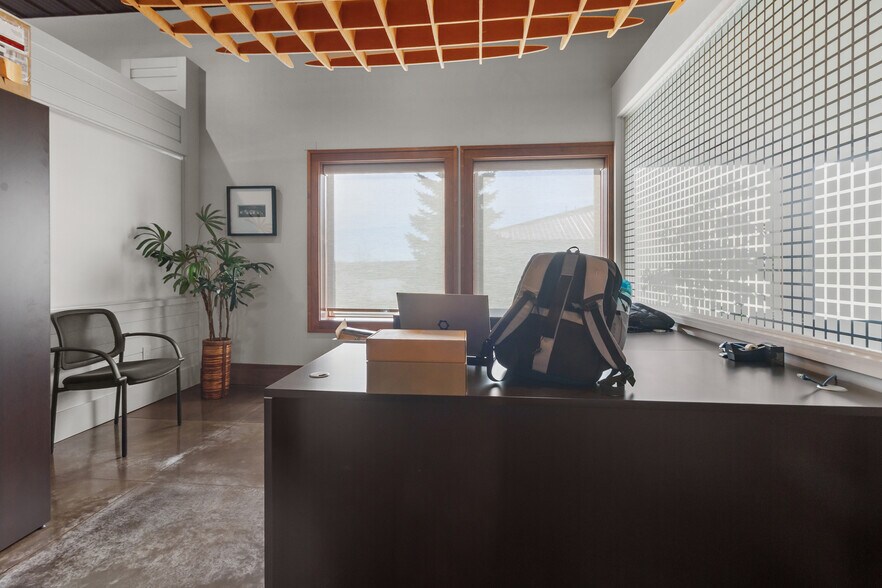 More Photos Of 2492 Crest Dr, Lake Geneva Office For Sale