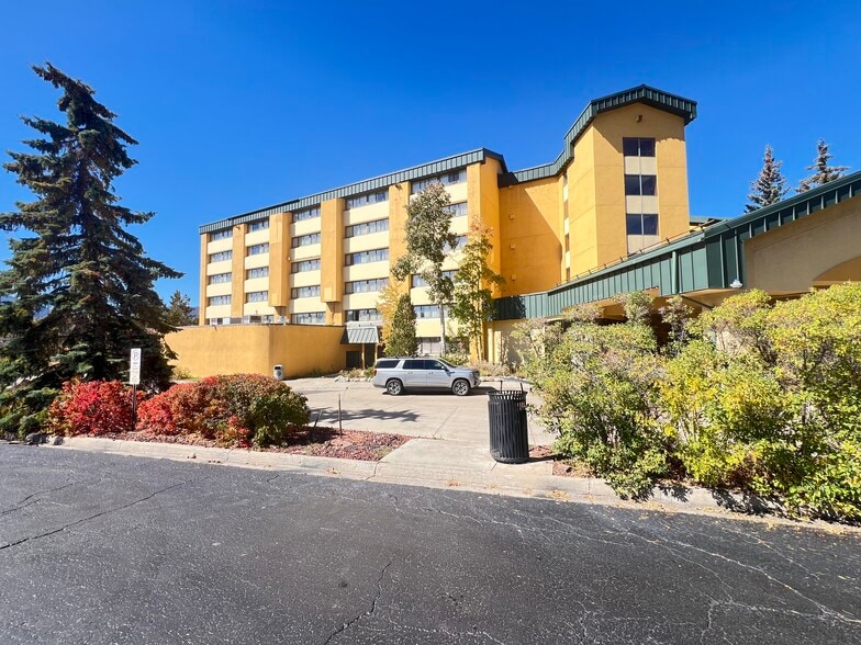 More Photos Of 560 Silverthorne Ln, Silverthorne Hotel For Sale