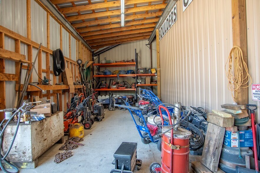 More Photos Of 424 Terrell Rd, Franklin Showroom For Sale