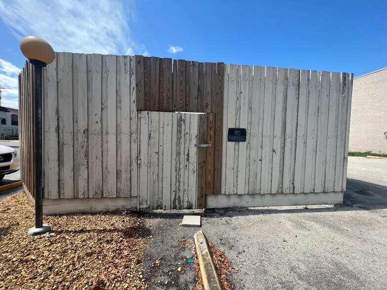 More Photos Of 420 Tamiami Trl S, Venice Medical For Sale