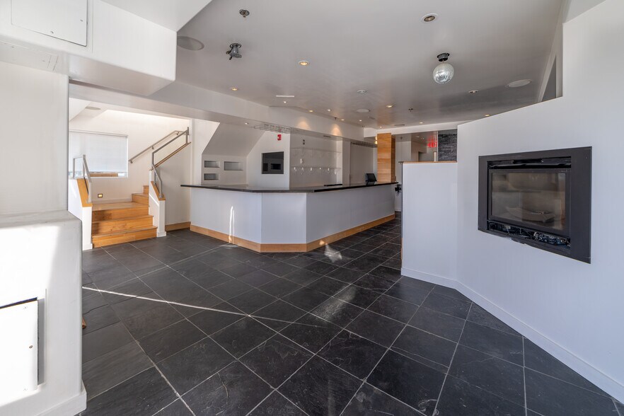 More Photos Of 15475 Marine Dr, White Rock Storefront Retail Office For Lease