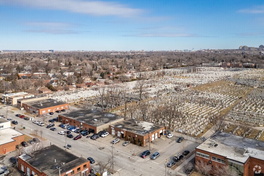 More Photos Of 4885 Rue De Sorel, Montréal, Qc, Montréal Auto Repair For Sale