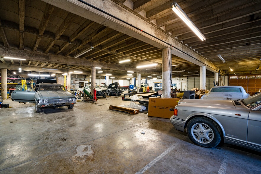 More Photos Of 1204 Powhattan St, Dallas Industrial For Sale