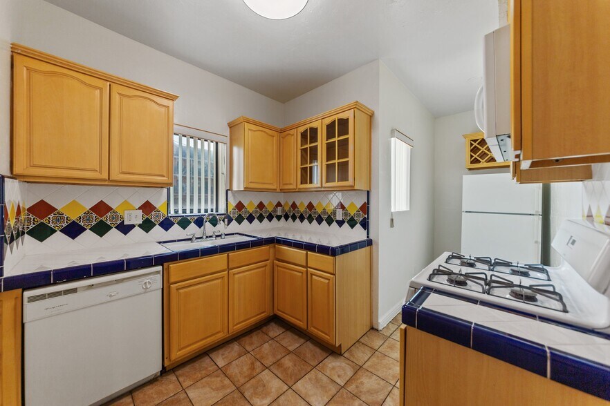 More Photos Of 2623 Ellendale Pl, Los Angeles Apartments For Sale