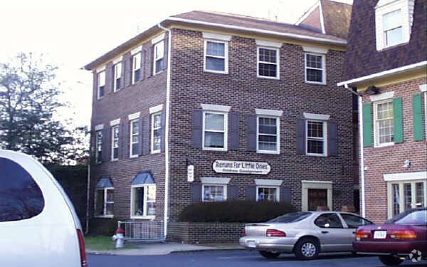 More Photos Of 101-103 Rowell Ct, Falls Church Office For Lease