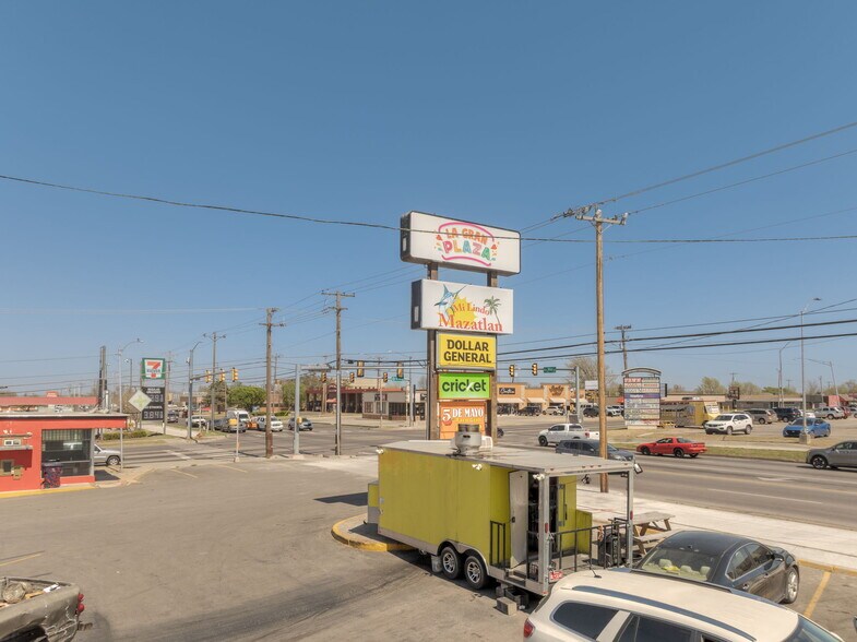 Primary Photo Of 4501-4609 S May Ave, Oklahoma City General Retail For Lease