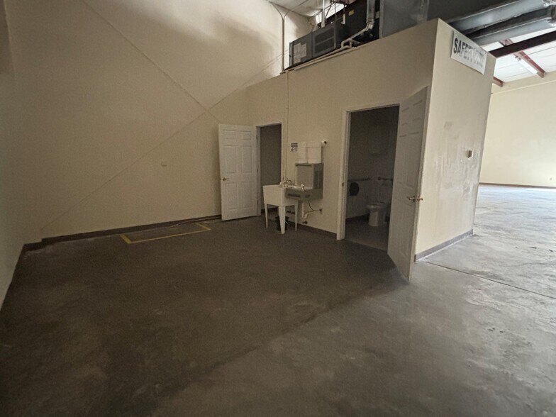 More Photos Of 403 Vine St, Van Buren Unknown For Lease