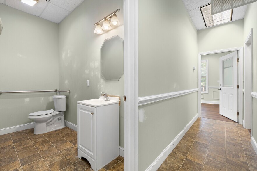 More Photos Of 317 Sylvan St, Chattanooga Office For Sale