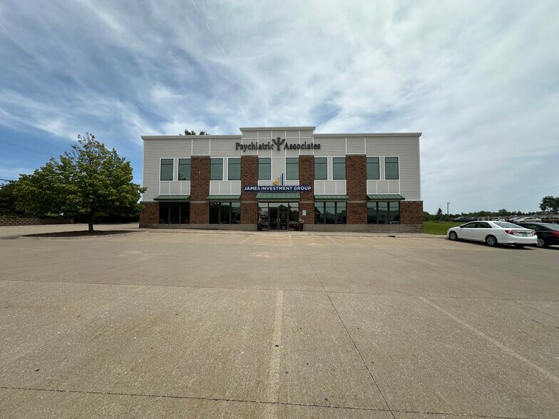 More Photos Of 673 Westbury Dr, Iowa City Storefront Retail Office For Sale