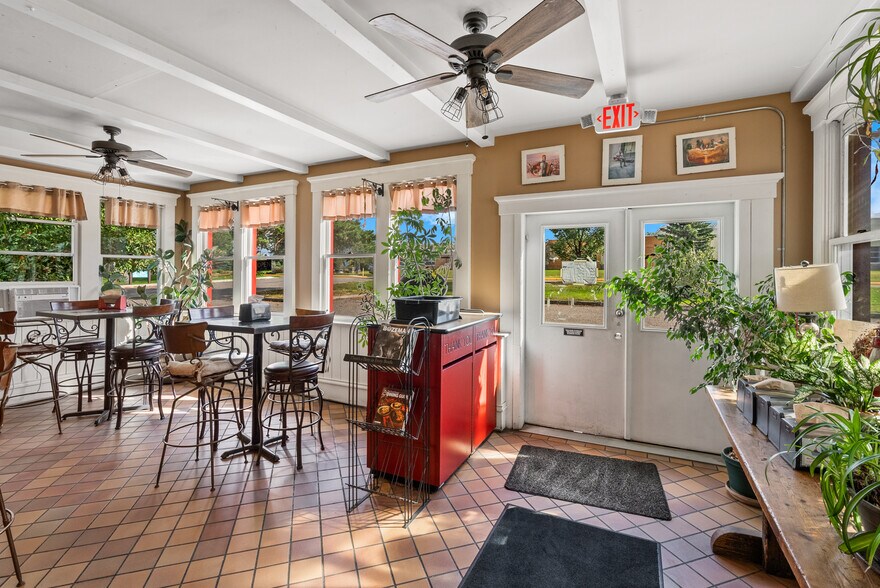 More Photos Of 2711 W College St, Bozeman Restaurant For Sale