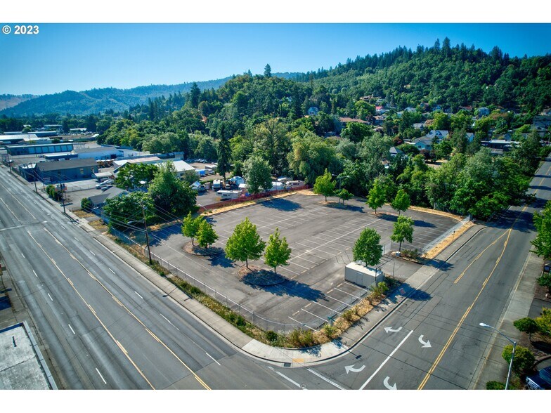 More Photos Of 0 DIAMOND LAKE blvd, Roseburg Land For Sale