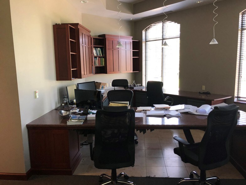 More Photos Of 3515 W 75th St, Prairie Village Office For Lease