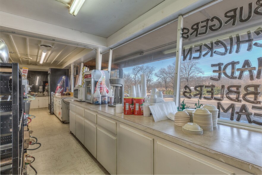 More Photos Of 29301 Hwy 82 Hwy, Park Hill Restaurant For Sale