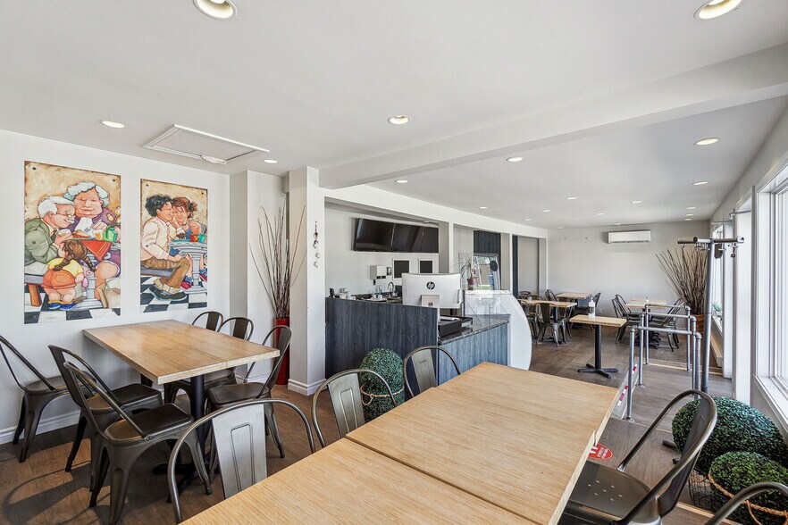 More Photos Of 536 Rue Principale, Laval Freestanding For Sale