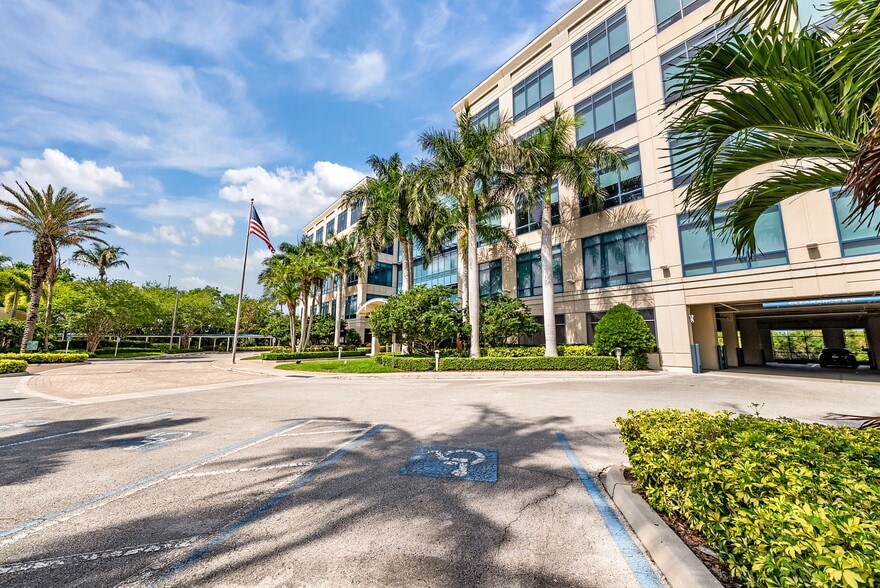 More Photos Of 5550 W Executive Dr, Tampa Office Residential For Sale