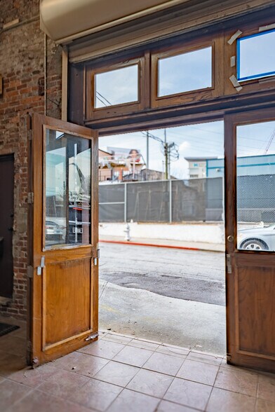 More Photos Of 290 Simpson St, Atlanta Flex For Lease