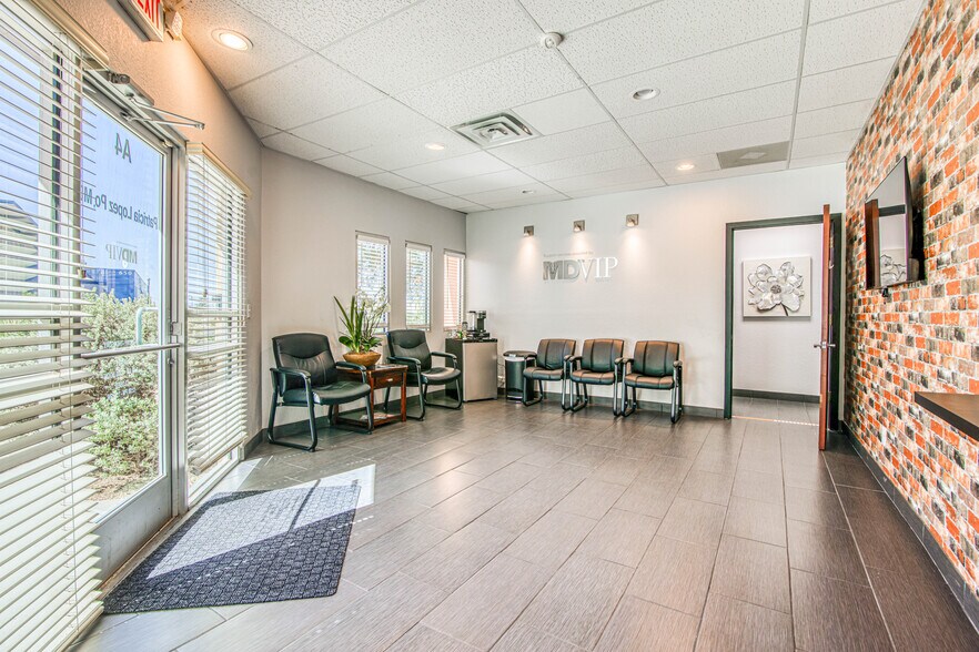 More Photos Of 550 S Mesa Hills Dr, El Paso Medical For Lease