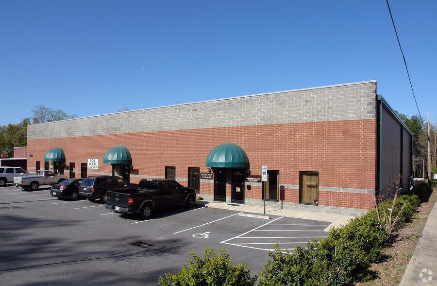 More Photos Of 1904 Fairfax Rd, Greensboro Showroom For Lease