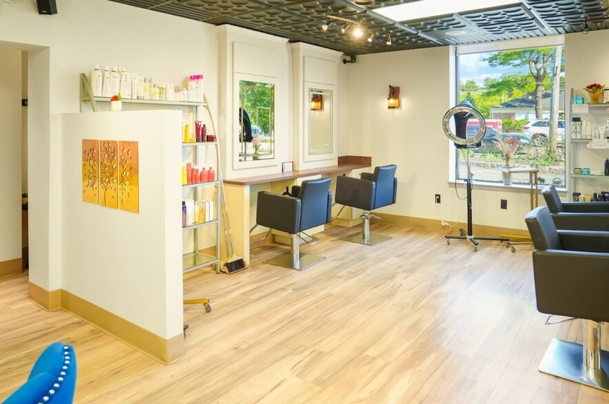 More Photos Of 1291 Worcester Rd, Framingham Office For Sale