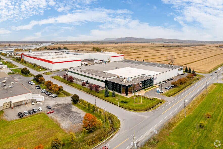 More Photos Of 1675 Boul de Montarville, Boucherville Warehouse For Lease