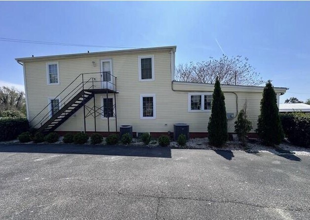 More Photos Of 33 Creamery Ln, Easton Office For Sale