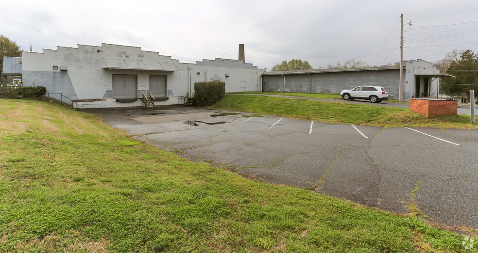 More Photos Of 217-221 Depot St, Davidson Warehouse For Lease