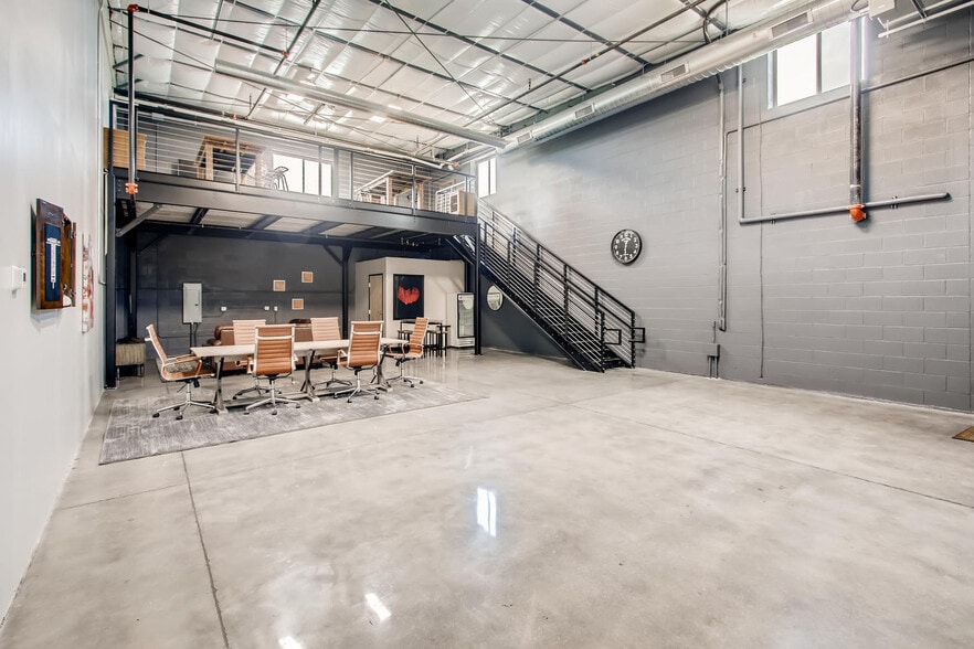 More Photos Of 2100 Double Creek Dr, Round Rock Warehouse For Lease