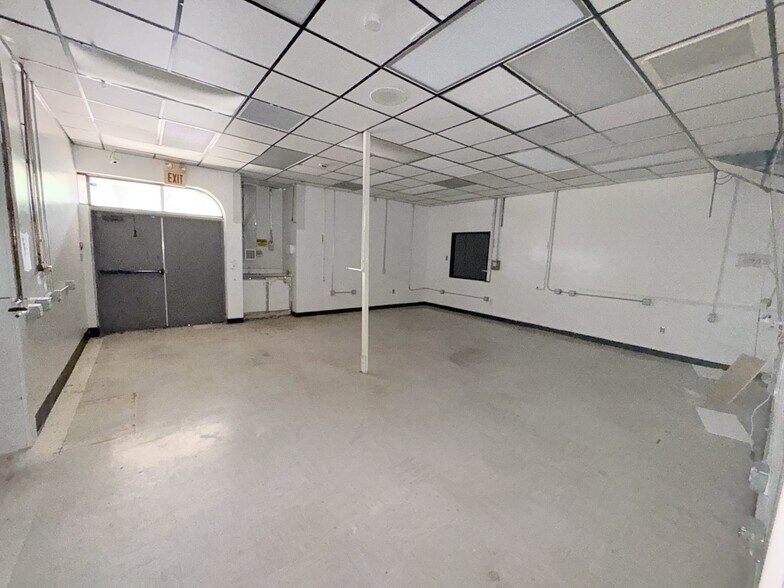 More Photos Of 7725 N Orange Blossom Trl, Orlando Warehouse For Sale